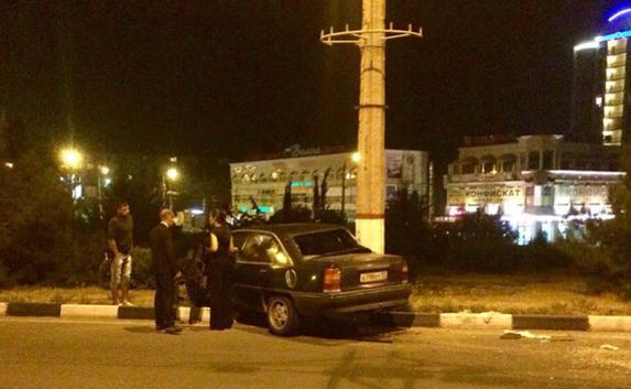 Ночная авария в Севастополе: «Опель» врезался в столб
